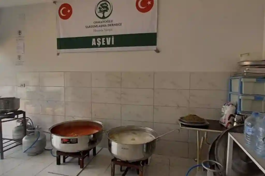 Hatay reyhanlı’daki aşevimizde günlük 2500 kişilik yemek çıkıyor