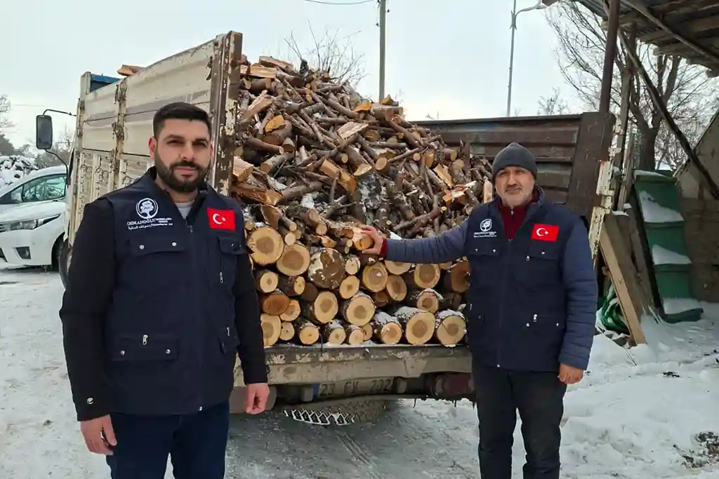 Osmanoğlu Yardımlaşma Derneği, Elazığ’da İhtiyaç Sahibi Ailelere Yakacak Yardımlarını Sürdürüyor