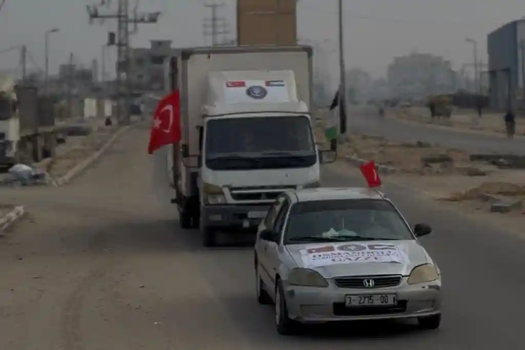 Gazze’de Mobil Aşevimizle Sıcak Yemek Dağıtımı Devam Ediyor – 11 Kasım 2025