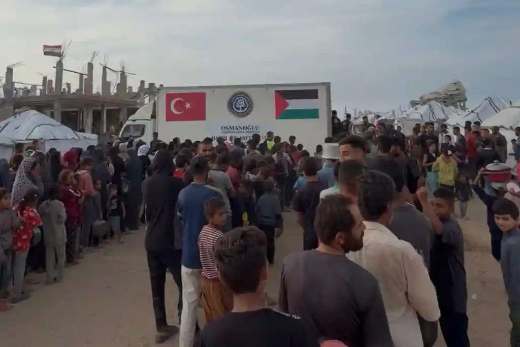 Osmanoğlu Yardımlaşma Derneği Gazze’de Sıcak Yemek Dağıtımını 13/11/2025 Tarihinde de Sürdürdü