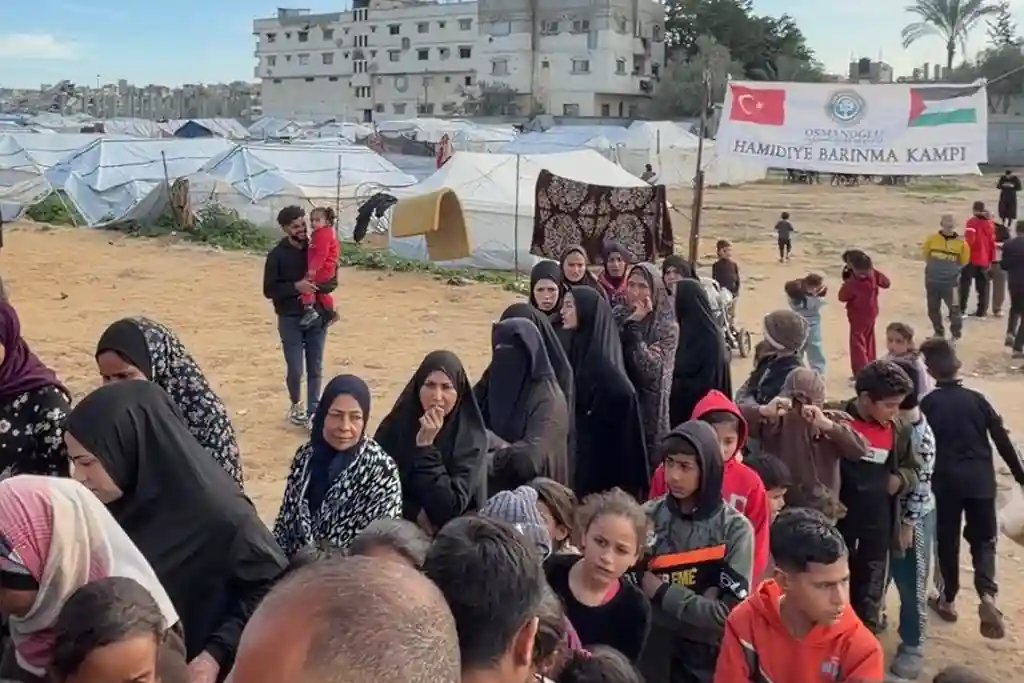 Osmanoğlu Yardımlaşma Derneği, Gazze’de Sıcak Yemek Dağıtımını Sürdürüyor
