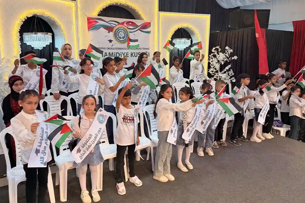 Gazze’de Bir Umut Hikayesi: Hamidiye Okulu İlk Mezunlarını Verdi
