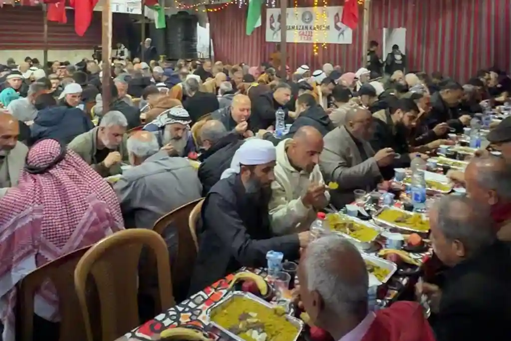 Osmanoğlu Yardımlaşma Derneği Gazze’de Ramazan’ın Dördüncü Gününde Kanaat Önderleri İftar Çadırında Ağırlandı