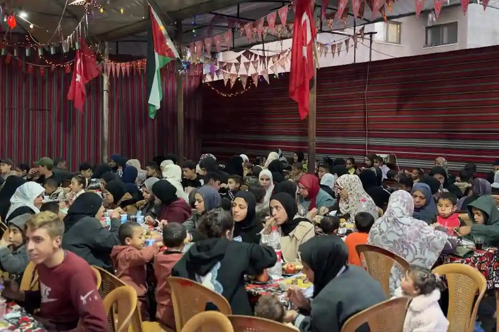 Osmanoğlu Yardımlaşma Derneği Gazze’de Ramazan’ın 5. Gününde İftar İkramlarını Sürdürüyor