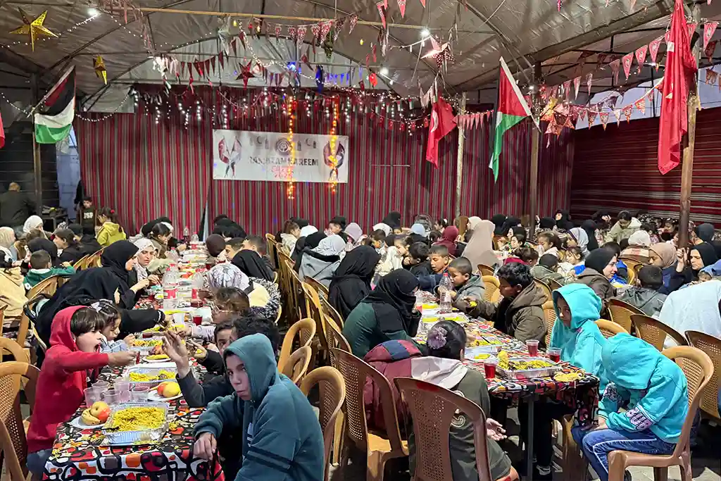 Osmanoğlu Yardımlaşma Derneği Gazze’de Hamidiye Aşevi’nde Ramazan’ın 12. Gününde de İftar İkramını Sürdürdü