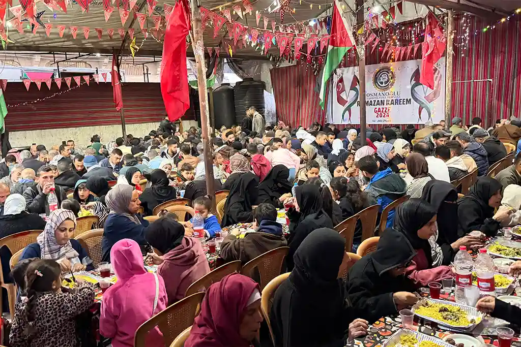 Osmanoğlu Yardımlaşma Derneği Gazze’de Ramazan’ın 20. Gününde Hamidiye Aşevi’nde İftar Sofraları Kuruldu