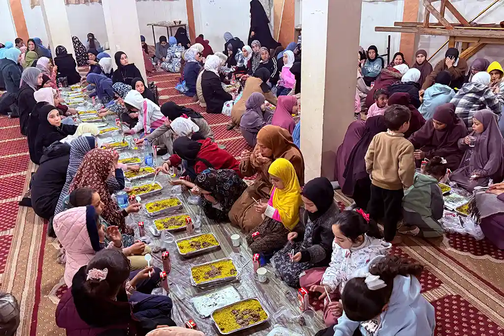 Osmanoğlu Yardımlaşma Derneği Gazze’de Ramazan’ın 20. Gününde Yetim Kızlara İftar Verdi