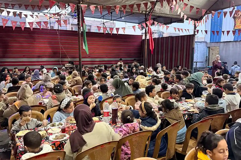 Osmanoğlu Yardımlaşma Derneği Gazze’de Ramazan’ın 23. Gününde Hamidiye Aşevi’nde İftar Dağıtımı Devam Etti
