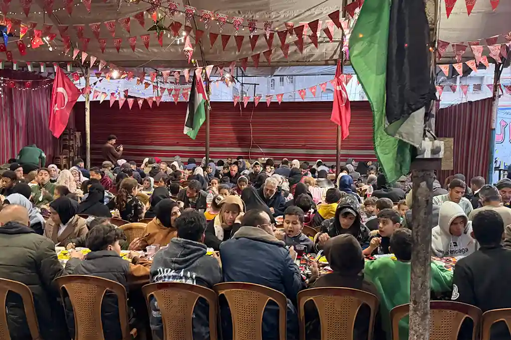 Osmanoğlu Yardımlaşma Derneği Gazze’de Ramazan’ın 24. Gününde Hamidiye Aşevi’nde İftar Programı Devam Ediyor