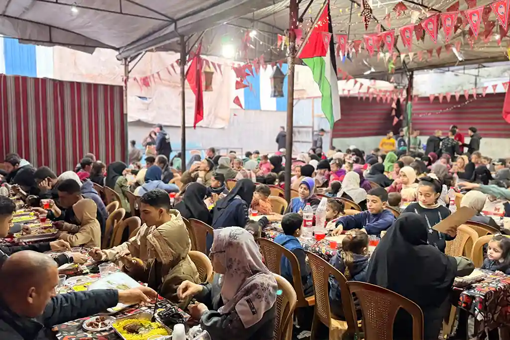 Osmanoğlu Yardımlaşma Derneği Gazze’de Ramazan’ın 27. Gününde İftar Dağıtımına Devam Etti