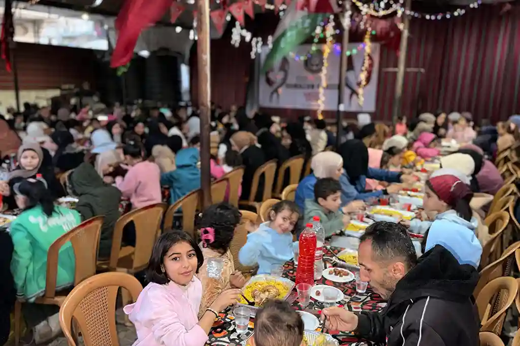 Osmanoğlu Yardımlaşma Derneği Gazze’de Ramazan’ın 28. Gününde Hamidiye Aşevi’nde İftar Sofraları Kuruldu