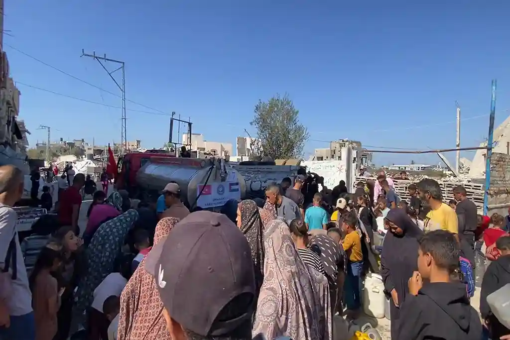 Osmanoğlu Yardımlaşma Derneği, Gazze’de 7 Araçla Su Dağıtımı Gerçekleştirdi