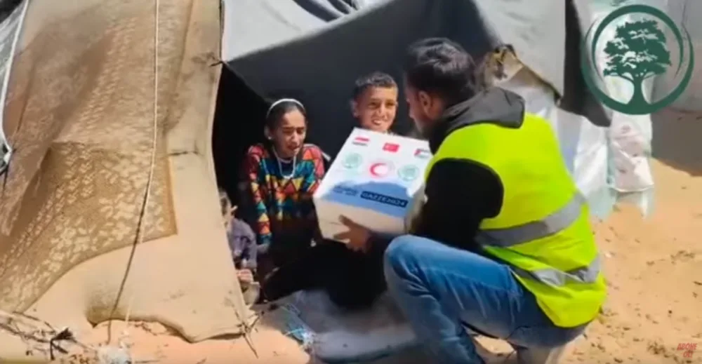 Gazzeye giden yardımlar dağıtılmıyormuş.