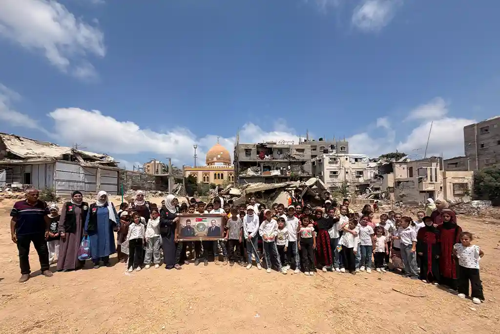 Gazze’de İnsani Yardım Seferberliği Devam Ediyor: Hamidiye Yaz Kampı Coşkulu Bir Kapanışla Sona Erdi