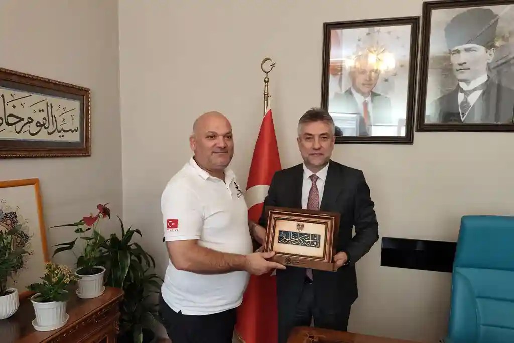 Osmanoğlu Yardımlaşma Derneği’nden İl Sivil Toplumla İlişkiler Müdürü İlhan Ocaklı’ya Ziyaret
