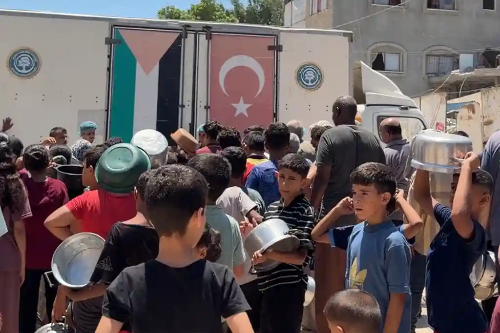Gazze’de İnsani Yardım Seferberliği Devam Ediyor: Osmanoğlu Yardımlaşma Derneği Zorluklara Rağmen Sahada!
