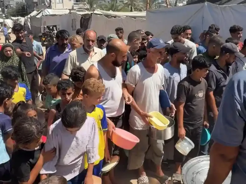 Gazze'de gıda krizi ve açlıkla mücadele eden çocuklar için yürütülen insani yardım faaliyetleri