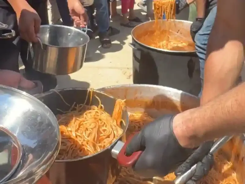 Saldırı sonrası onarılan Hamidiye Mutfağı'nda Gazze halkı için sıcak yemek hazırlıkları